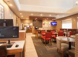  Holiday Inn Express & Suites