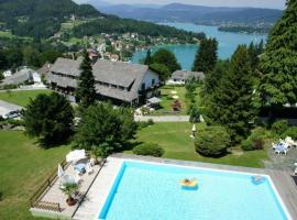 Hotel Garni Haus am Wald, hotel em Reifnitz