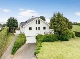 3 Bedroom Lovely Home In Hejls