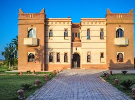 Villa Diaf Johanne, מלון עם בריכה באייט עוריר