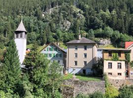 Alpine Haus, hotel blizu znamenitosti Tunel Gotthard Road - severni ulaz, Göschenen