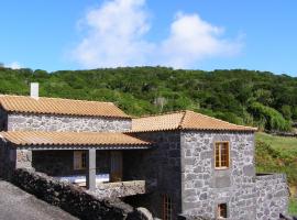 Casa do Bernardo, vacation home in Feiteira