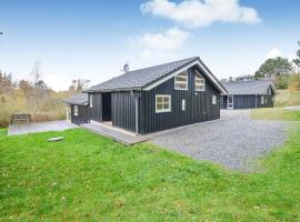 Stunning Home In Knebel With Kitchen, παραθεριστική κατοικία σε Ørby