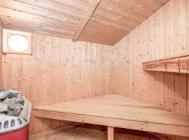 Awesome Home In Fjerritslev With Sauna, hotelli kohteessa Slettestrand