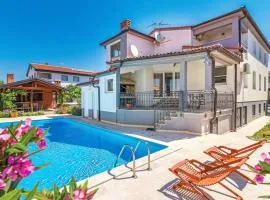 Awesome Home In Valbandon With Jacuzzi, Wifi And Outdoor Swimming Pool