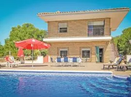 Awesome Home In Almodvar Del Ro With 5 Bedrooms, Wifi And Outdoor Swimming Pool