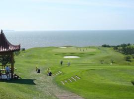 Crowne Plaza Dalian Sports Center by IHG, ξενοδοχείο κοντά στο Διεθνές Αεροδρόμιο Dalian Zhoushuizi  - DLC, Νταλιάν