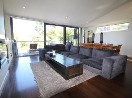 Lorne Holiday House, hotel di Lorne