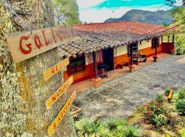 Galicia, cabaña junto a un bosque y a Cascada: Jardin'de bir otel