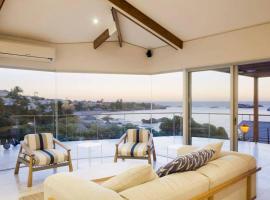 Clifton 3rd Beach house - Breathtakingly Beautiful Views!, hotel in zona Clifton Beach, Città del Capo