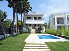 Divine Villa, hotel di Toroni