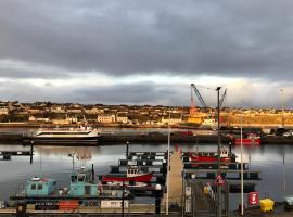 The Steamboat - A Flat with Amazing Harbour Views, хотел в Уик