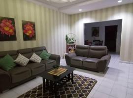 Orked Aeridina Homestay Puchong, hotel in Puchong