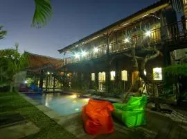 Tropical Canggu Hostel、チャングーのホステル