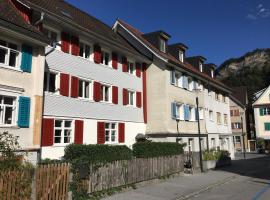 JH4 Stadthaus mit 4 Wohnungen im Jüdischen Viertel, room in Hohenems