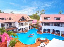 The Pool Resort OKINAWA, hotell i Onna