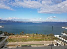 King David breathtaking LAKE VIEW 4BDR PENTHOUSE, hytte i Tiberias