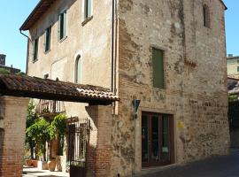 Appartamenti Quota 101, hotel in Arquà Petrarca
