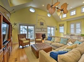 Spacious Avalon Beach House - 2 Blocks to Water!, vacation rental in Avalon
