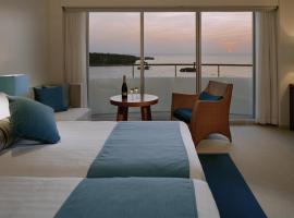 ANA InterContinental Manza Beach Resort by IHG, khách sạn spa ở Onna