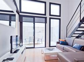 Modern and Chic Apartments in Gracia near Parc Guell, hotel in Barcelona