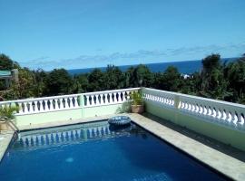 Om's Ocean view Inn, hotel v destinaci Calibishie