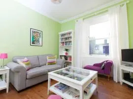 Bright and Modern Causewayside Apartment