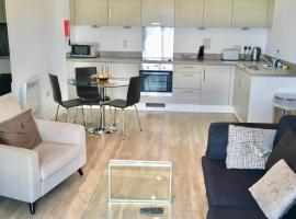 New Central Woking 1 and 2 Bedroom Apartments with Free Gym, close to Train Station, leilighet i Woking