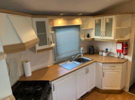 Chapel Caravans PS12A, hotel in Chapel Saint Leonards