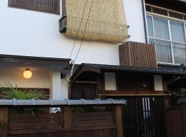 Guesthouse Higashiyama Jao، مكان عطلات للإيجار في كيوتو