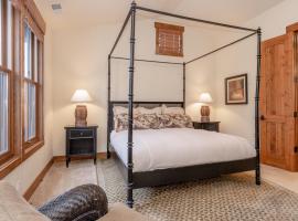 Lodges 1140- Spacious Townhome on Golf Course, vila di Old Mammoth