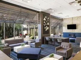 Best Western Premier Calgary Plaza Hotel & Conference Centre、カルガリーにあるカルガリー国際空港 - YYCの周辺ホテル