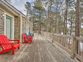 Spacious Waterfront Falmouth Home on Jenkins Pond!, hotel en Falmouth