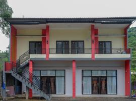 RedDoorz @ Gerbang Dieng Plateau Area, guest house in Wonosobo