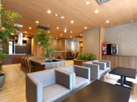 LUXCARE HOTEL, hotel in Osaka