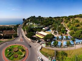 Camping Bungalows El Far, hotel v mestu Calella