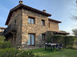 Apartaments Alzina, hotel cerca de Pantano de Sau, Tavertet