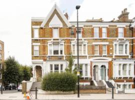 apartment Lavender Hill, hotel in London