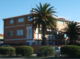B&Beach Cagliari guest house, хотел в Каляри
