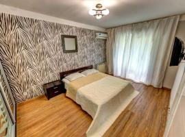 Excellent apartment Druzhby Narodov boulevard 3a. Lybedskaya metro station, hotel near Lybidska Metro Station, Kyiv