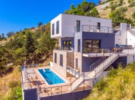 Villa Mia with private pool, Whirlpool, gym, sauna, seaviews, hotel en Lokva Rogoznica