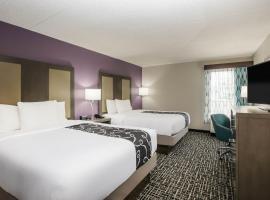 La Quinta Inn by Wyndham Davenport & Conference Center, hotel di Davenport
