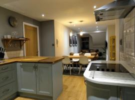 Modern Town Apartment with Terrace, apartemen di West Kirby