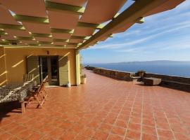 Breathtaking seaview villa in a serene scenery, hotel with parking in Chavouna