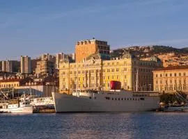 Botel Marina