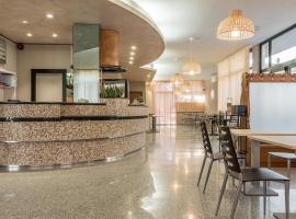 Hotel Maris: Sala Baganza'da bir otoparklı otel