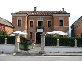 B&B Villa al Lago, hotel v destinaci Farra dʼAlpago