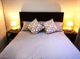 The Smiths Self Catering Cottage, hotel dicht bij: N1 City Hospital, Kaapstad