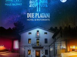 Hotel Due Platani، فندق مع موقف سيارات في Cornedo Vicentino