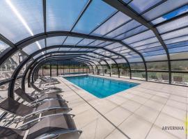 Chalets de Fougerousse, hotel en Chambon-sur-Lac